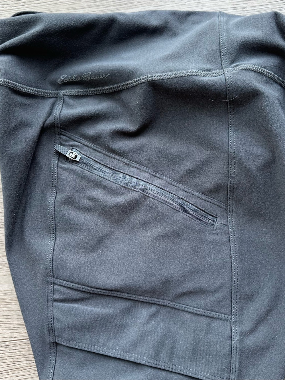 Eddie Bauer Women’s Black Stretch Bootcut Athletic Pants Zip Pocket Size Medium - Picture 8 of 8